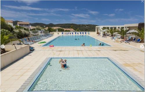 Lozari, villa T3 en résidence-club avec piscine et pataugeoire, plage et commerces à pied, tout proche de L'Ile Rousse - Location saisonnière - Palasca