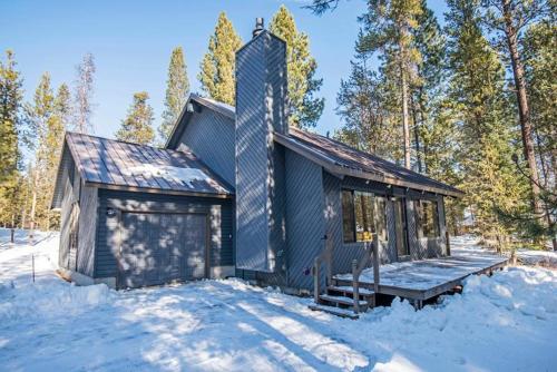 Three Rivers Basecamp - Meredith Lodging - Lava Lake, OR