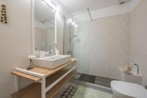 Athenian House in Plaka - 4 Bdrm Villa - 10 adults - image 9