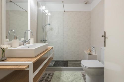 Athenian House in Plaka - 4 Bdrm Villa - 10 adults - image 2