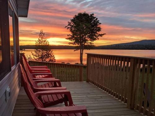 Balkons/terase, Lakefront Stunning Home, only 30 min to Sugarloaf! in Farmington (ME)