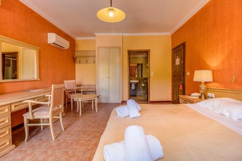 Hotel Pegasus-Adult Friendly – Thassos Town, MO