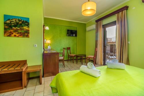 Hotel Pegasus-Adult Friendly – Thassos Town, MO