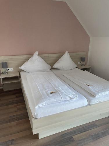 3 double beds