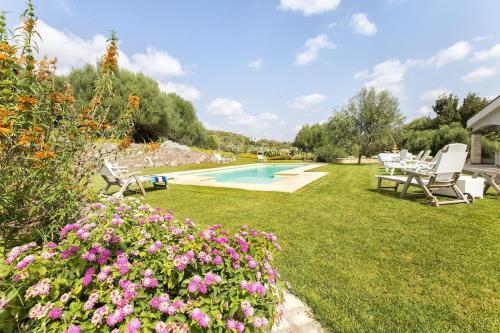 Villa Janas Luxury Villa surrounded by large park, swimming pool, parking and Wifi