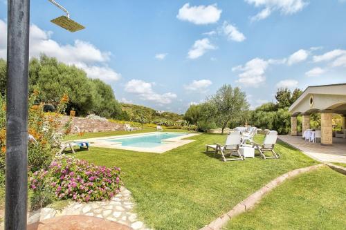 Villa Janas Luxury Villa surrounded by large park, swimming pool, parking and Wifi