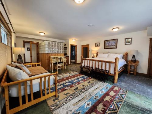 Deluxe King Suite