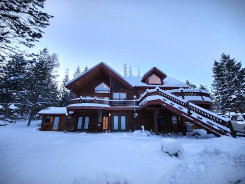 Wood's Lodge - Accommodation - Whitefish Mountain Resort