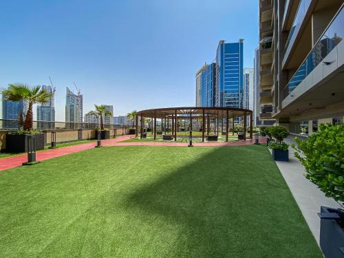 Spacious 2BDR Apartment in Business Bay Habtoor City - image 4