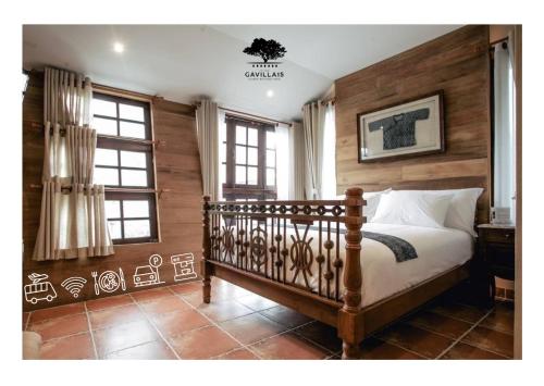 Deluxe Room (2 Adults + 1 Child)