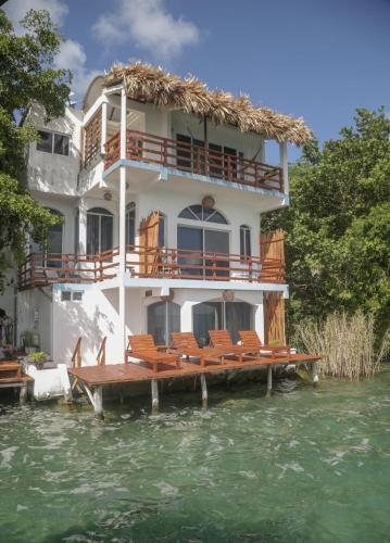 B&B Bacalar - Seven Blue House Village & Lodge - Bed and Breakfast Bacalar