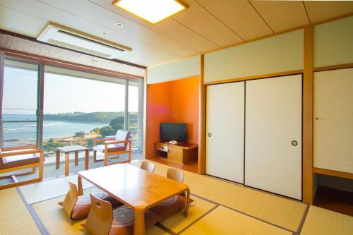 room detail thumbnail 1