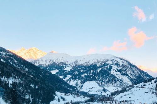 New relaxing mountain getaway.