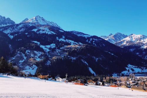 New relaxing mountain getaway.