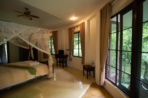 Forest falls Garden Maerim Chiangmai ตาดปลาแคมป์ออร์แกนิคฟาร์มสเตย์เชียงใหม่ Forest falls Garden Maerim Chiangmai ตาดปลาแคมป์ออร์แกนิคฟาร์มสเตย์เชียงใหม่