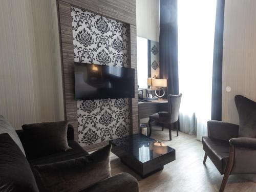 Grand Hotel Downtown - image 3