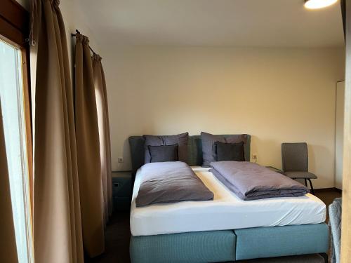 1 king bed, 2 twin beds