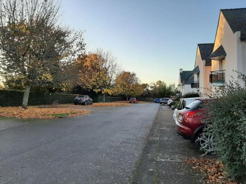 Hyper centre de Sarzeau, grand appartement au calme avec jardinet