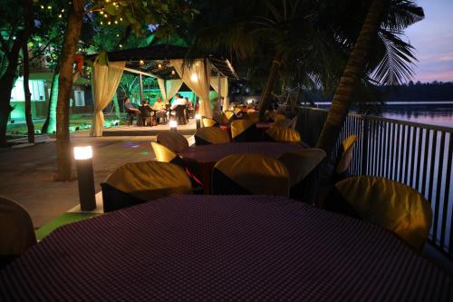 Restorāns, The Vibe Resort and home stay in Valiyaparamba