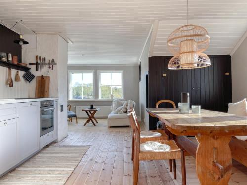 Lovely, bright apartment on Skaftö overlooking nature - Flat