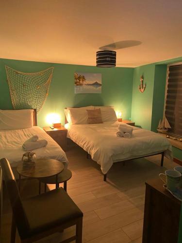 Plymouth ISLAND LODGE Since 1835 Barbican, Free Limited Parking, Perfect for Ferry terminal 4-Star Hotel suite