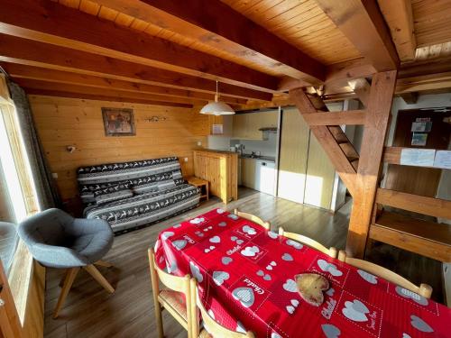 Apartment with Mountain View