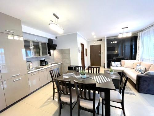Two-Bedroom Apartment with Mountain View (1 - 6 Adults)