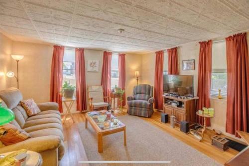 Cute 6-Bedroom Getaway in the heart of Littleton in ลิตเทิลตัน (NH)