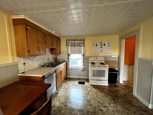 Cute 6-Bedroom Getaway in the heart of Littleton in ลิตเทิลตัน (NH)