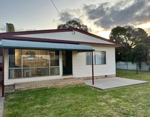 Comfortable 2-Bedroom home in Mudgee - Rest Easy Mudgee