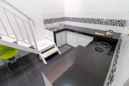 köök, Spacious, White-villa Belgareti @Kiara Condong in Sekejati