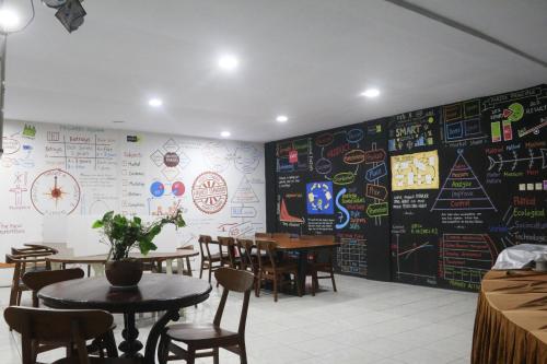 Business center, Bu Sepuh GuestHouse in Panawuan