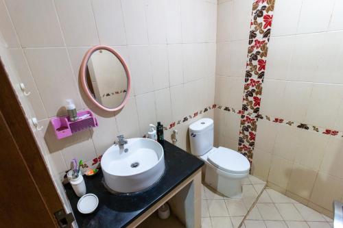 Bathroom, Spacious, White-villa Belgareti @Kiara Condong in Sekejati