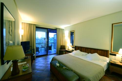 3 twin beds