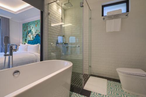 room detail thumbnail 2