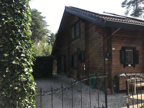  Houten chalet/bungalow in het bos, sauna, jacuzzi in Meijel