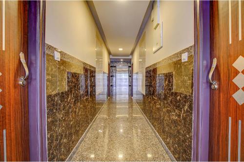 FabHotel Greenwood Xpress Inn