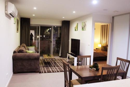 Tranquil, Relaxing Forrest Style Apartment - Braddon CBD