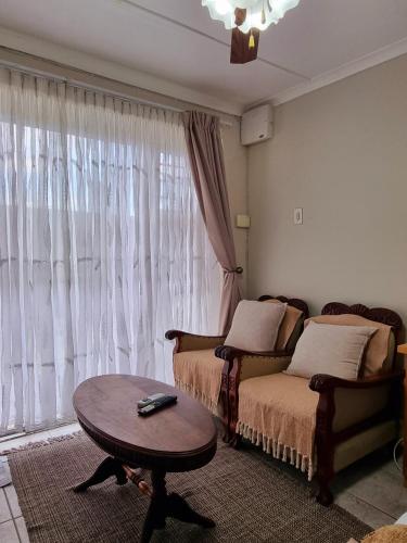 Private Guest Suite with 24hr Electricity, East London in Vincent