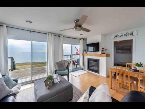 . Waterfront W Private Lake Access Indoor Fireplace