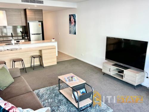 Light & Lovely in Canberra's CBD - 1BR Apt w/Carsp