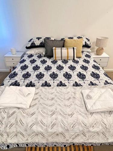 Industrial yet Modern, 1bd 1bth Apt - Woden