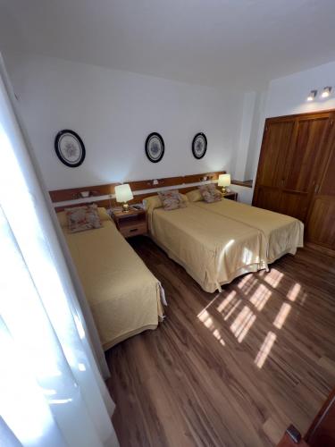 Standard Triple Room image 3