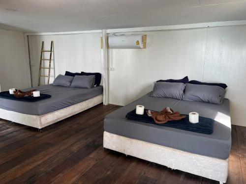 3 bedrooms, 4 beds