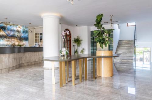 May Beach Hotel - image 7