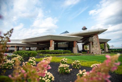 . Mohegan Pennsylvania Casino Resort - Adults Only
