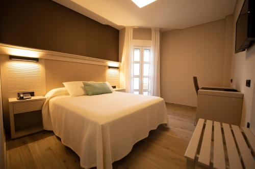 Double or Twin Room image 10