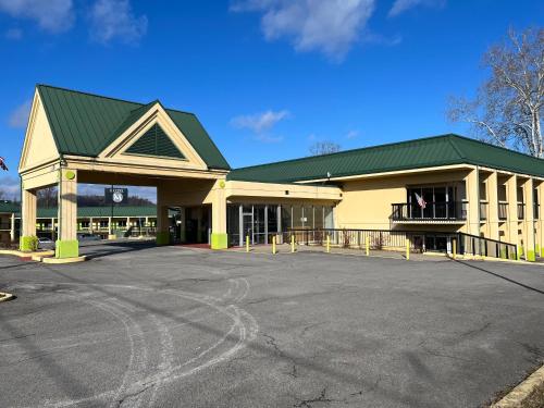 OYO Hotel M Morgantown - WV University area - image 12