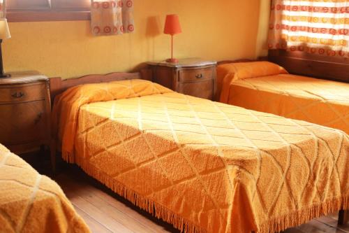 2 bedrooms, 5 beds