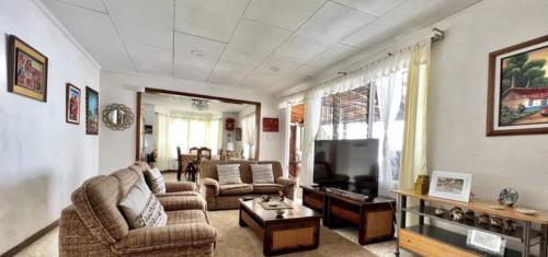 Shared lounge/TV area, Casa Kitus in Near Center